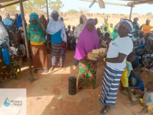 Photo de la remise de savon aux depaces internes de titao